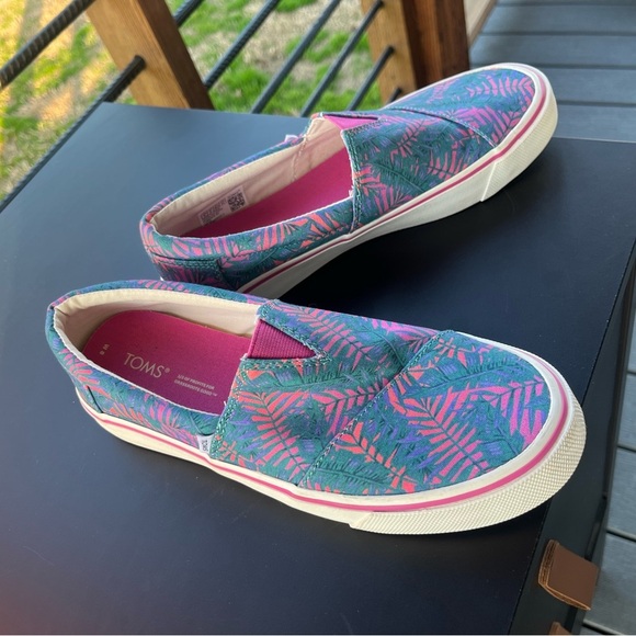 TOMS Tropical Print Slip-On Shoes - Picture 3 of 5